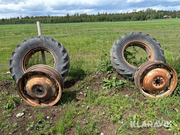 Lantbruksdäck med extra nav Goodyear 14.9/13-28 2 st