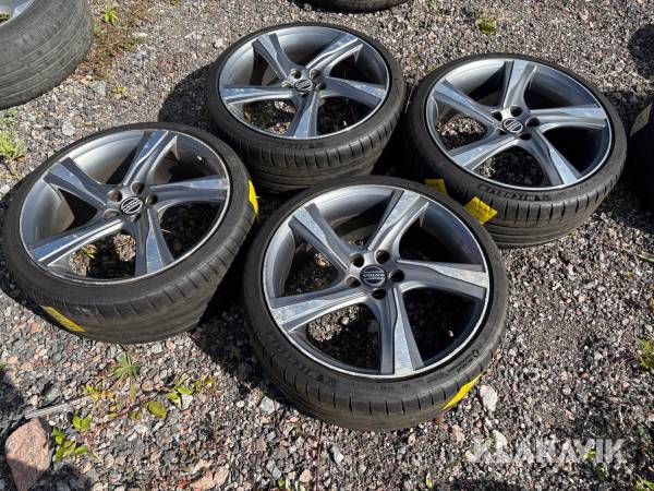 Däck och fälg Michelin 225/35-19 4st