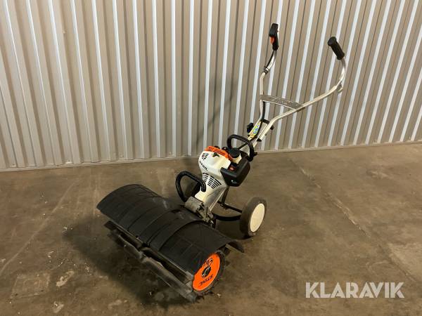 Multimaskin med sopvals Stihl NM56