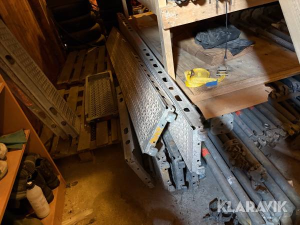 Ställning med gåbryggor Layher Och Zarges