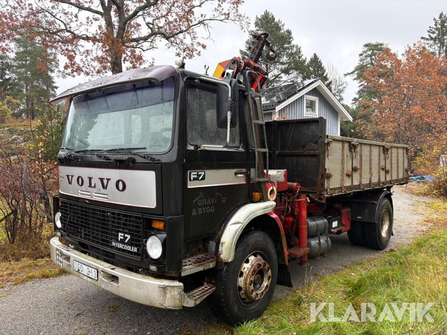 Veteranlastbil Kranbil Volvo F7 Intercooler Palfinger med jibb