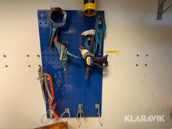 Verktygstavla med diverse tänger
