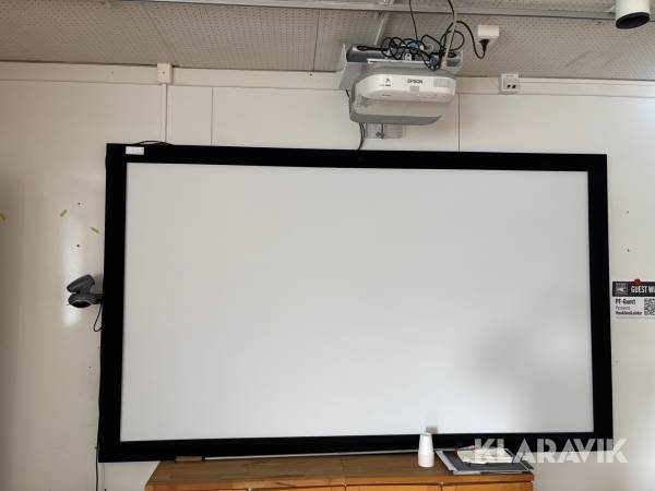 Projektor Epson EB-485W med duk