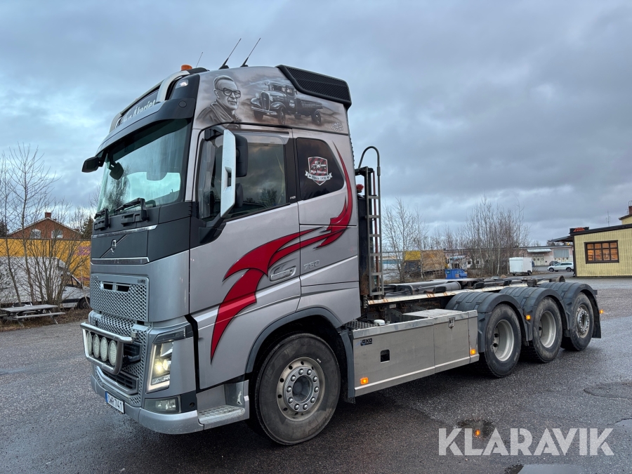 Lastväxlare Tridem Volvo FH16 8x4 750 hk med grusflak