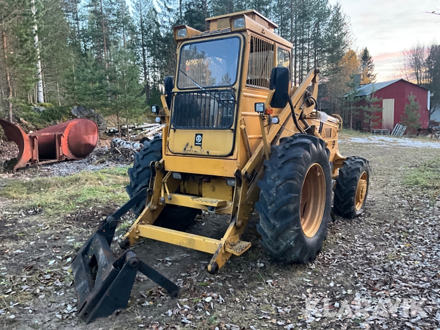 Baklastare Volvo BM LM 641 med redskap