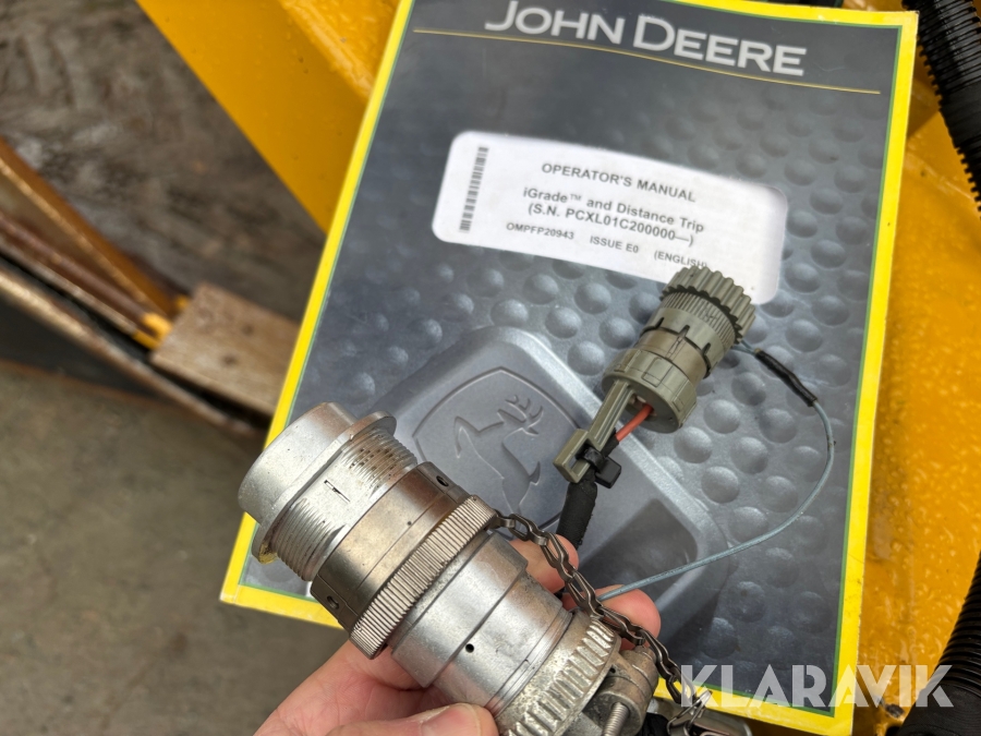 Styrsystem John Deere iGrade med distance trip GPS för dräneringsplogar