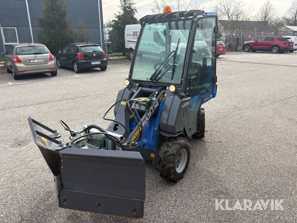 Kompaktlastare Multione 2.3 EFI med redskap