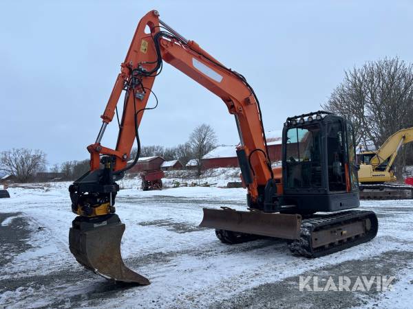 Grävmaskin Doosan DX85R tiltrotator och redskap