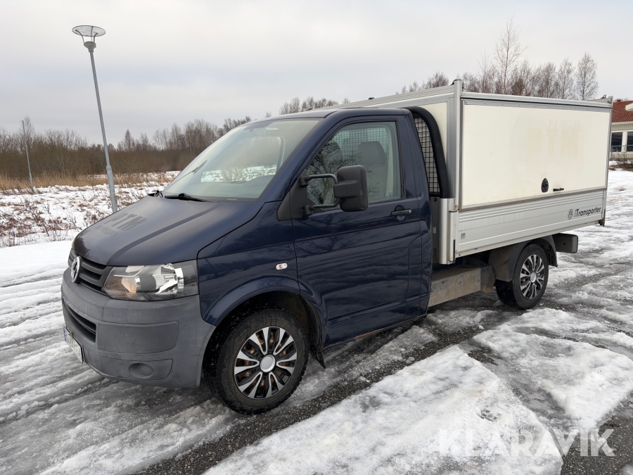 Pickup Volkswagen Transporter CAB T30 2.0 TDI Manuell 102 hk med flakskåp