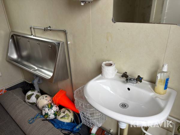 Byggbodsinredning med bland annat sanitetsutrustning