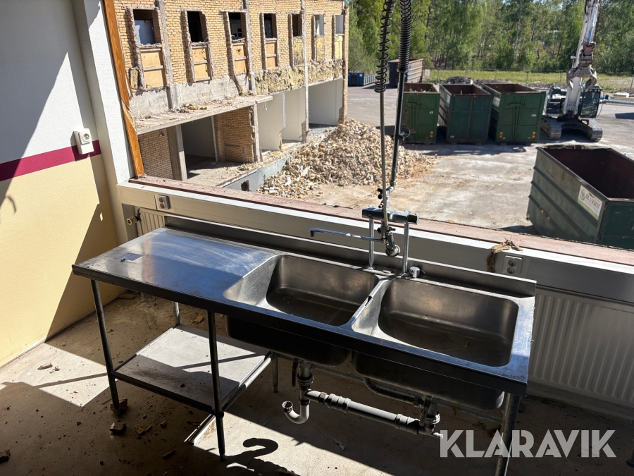 Bänk med blandare och diskho