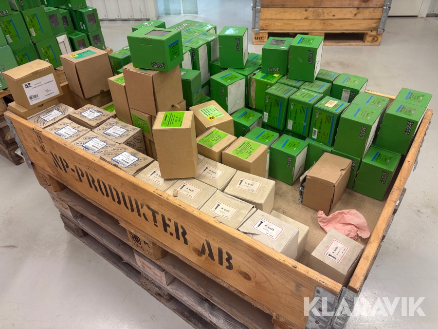 Pall med blandade skruvar