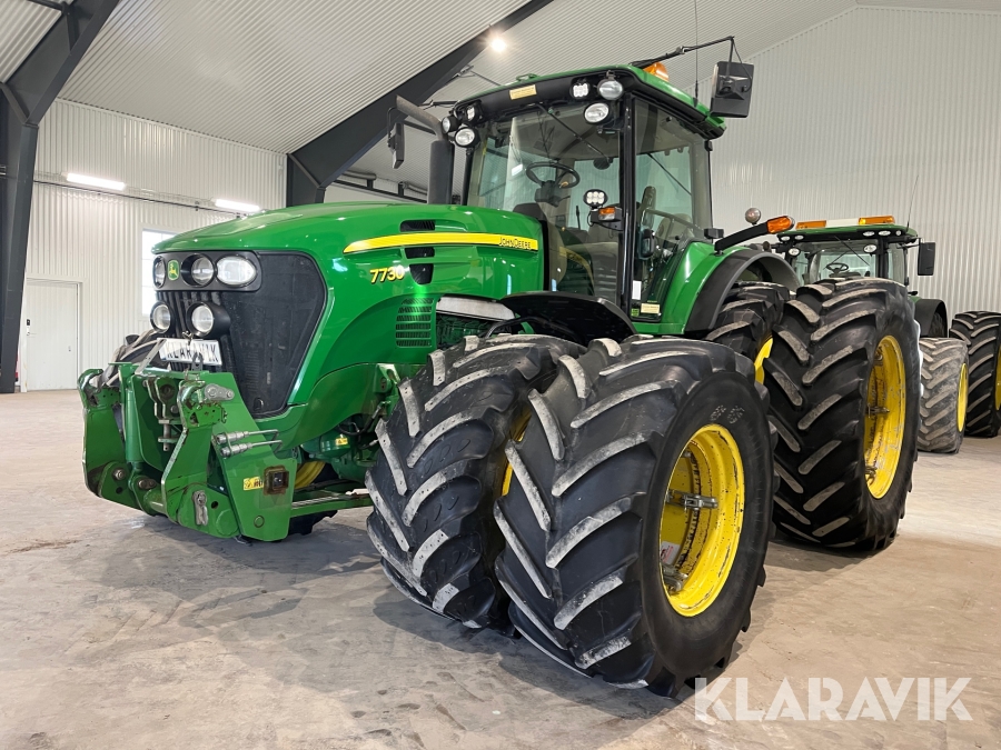 Traktor John Deere 7730