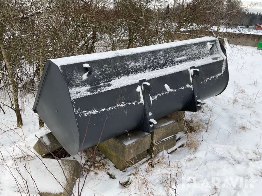 Skopa Bonnet UB220 med Trima-fäste