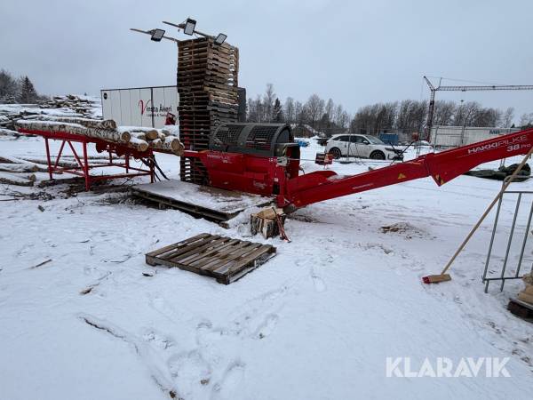 Vedprocessor Hakkipilke 38 PRO med hydrauliskt matarbord och spånsug