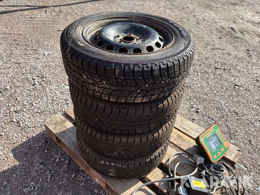 Däck med fälg Toyo 4 st