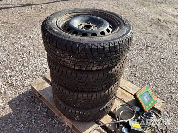 Däck med fälg Toyo 4 st