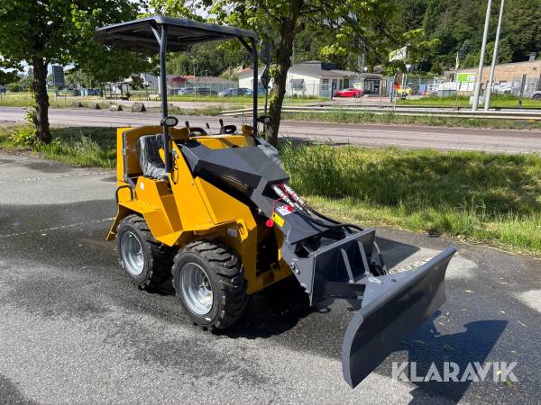 Kompaktlastare Skid Steer YC390 med flera tillbehör