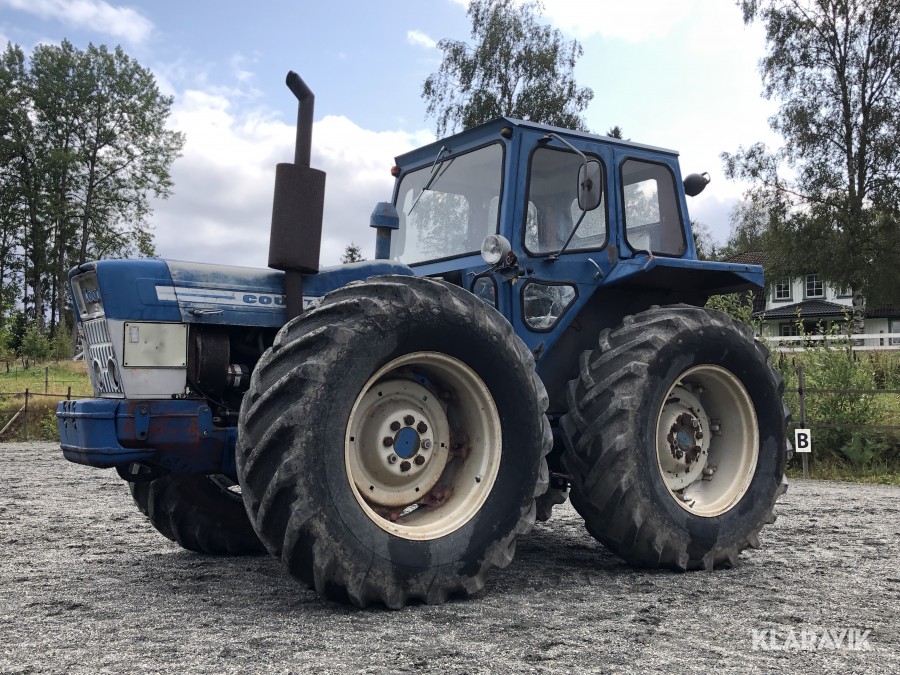 Traktor Ford County 1124 