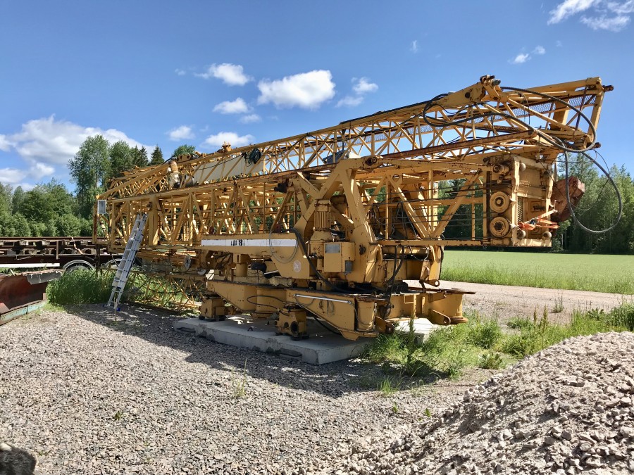 Självresande tornkran / Liebherr