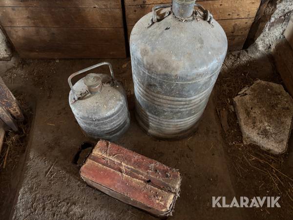 Dieseldunkar / Jeepdunkar International Harvester Company antik verktygslåda till traktor