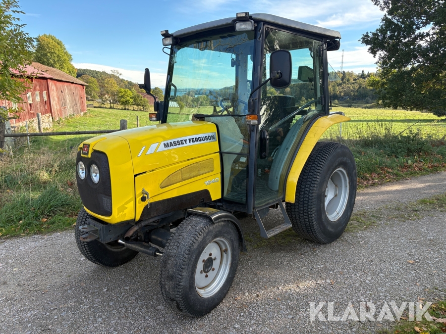 Traktor Massey Ferguson 1540 4WD