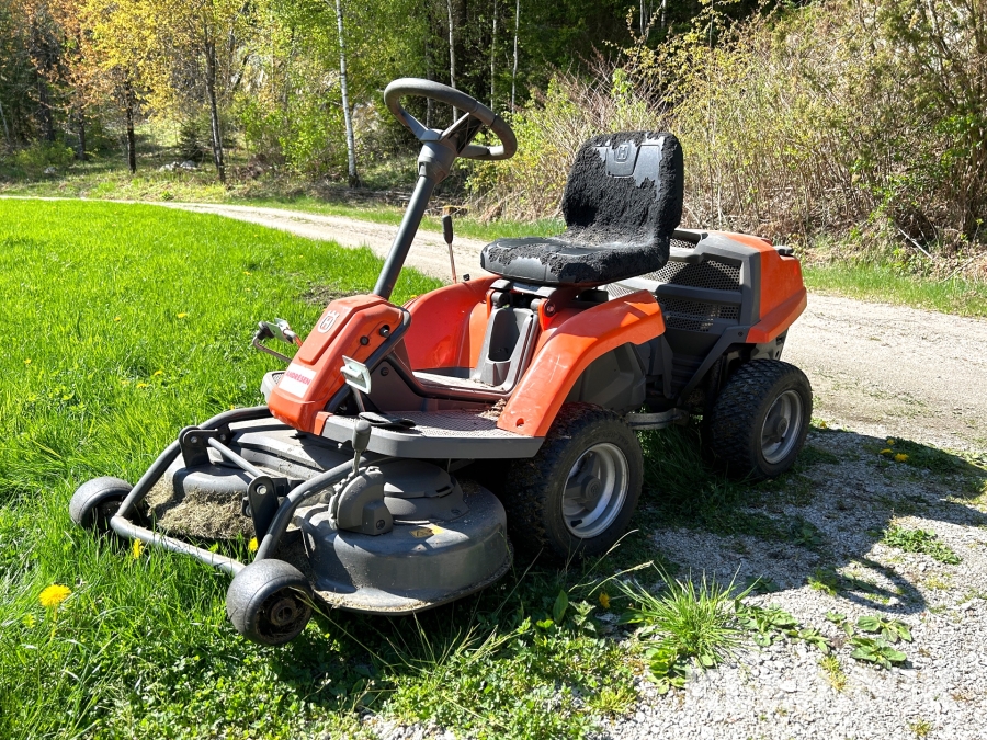 Åkgräsklippare Husqvarna R111B