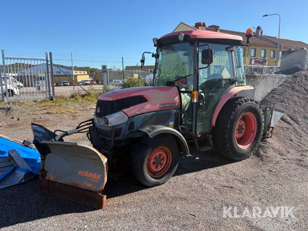 Traktor Kubota L4240 med plog och spridare