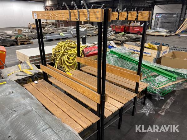 Klädhängare / omklädningsbänkar 4st