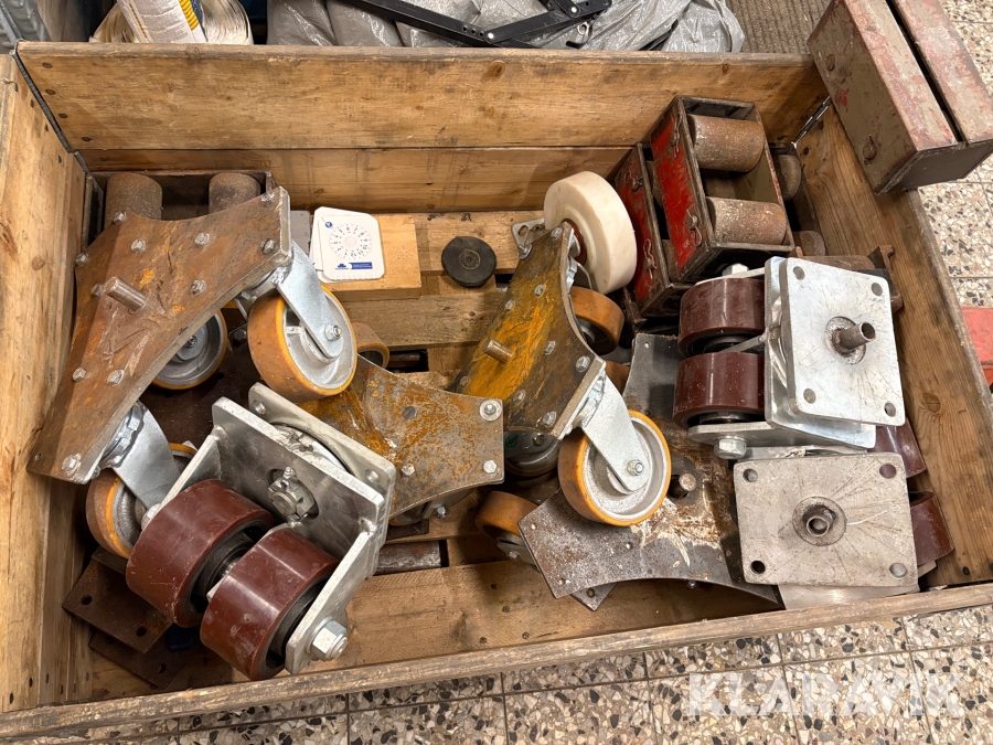 Pall med maskinskridskor och dollys