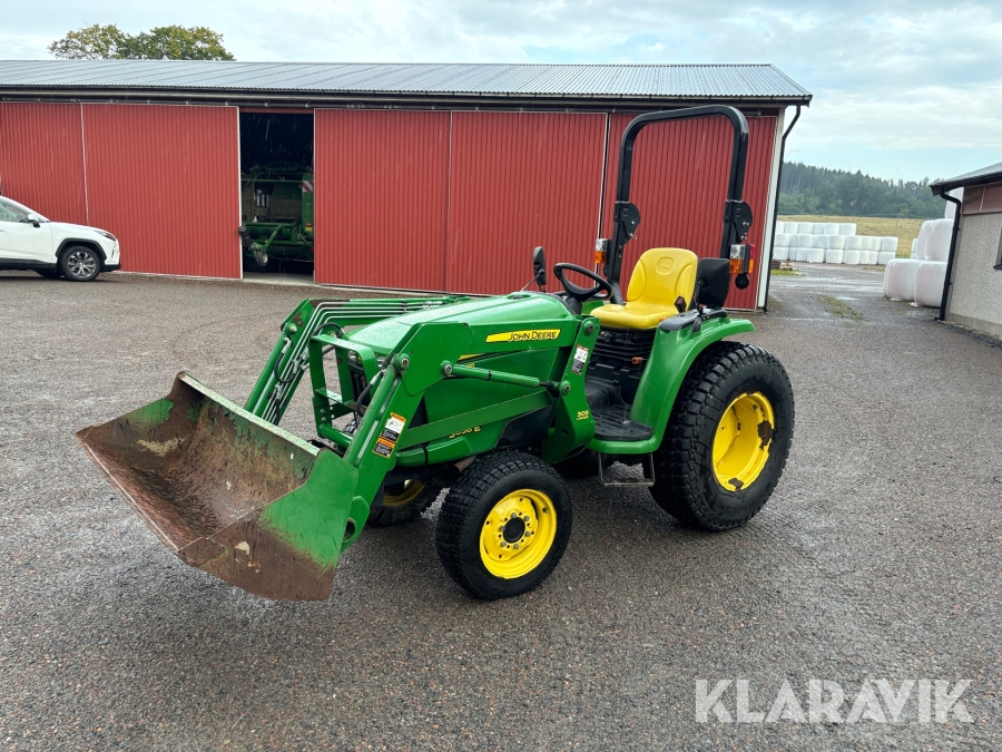Traktor John Deere 3036E
