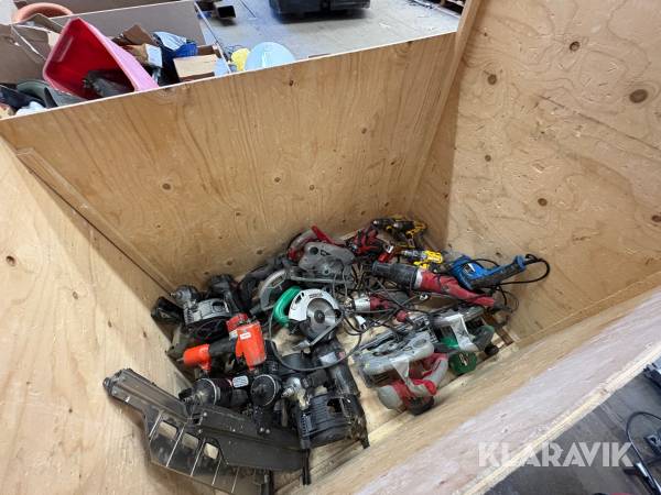 Parti med diverse elverktyg DeWalt, Hikoki, Meec Tools, Motek, Senco, Milwaukee