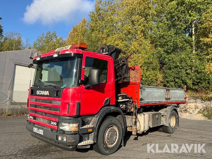 Kranbil Scania P94G 300 4x2 med tippflak