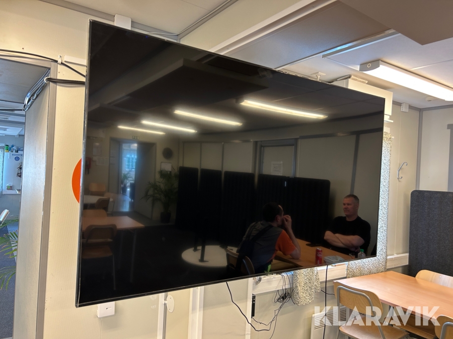 TV Samsung 75 tum UE75TU6905 på arm