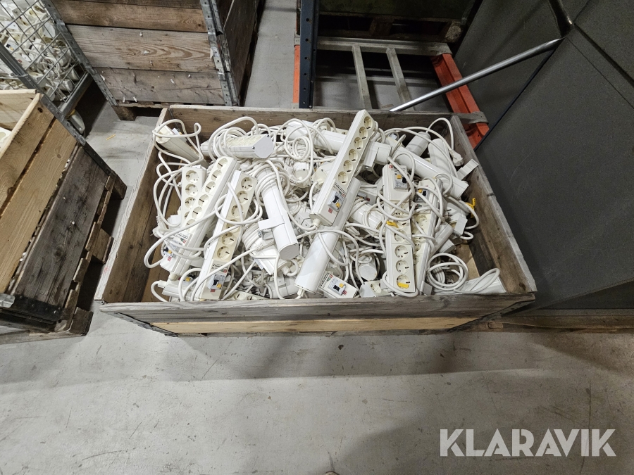 Grenuttag 230 V med inbyggd 1-polig jordfelsbrytare