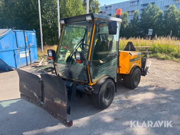 Redskapsbärare Belos Trans Pro 54 med vikplog och sandspridare
