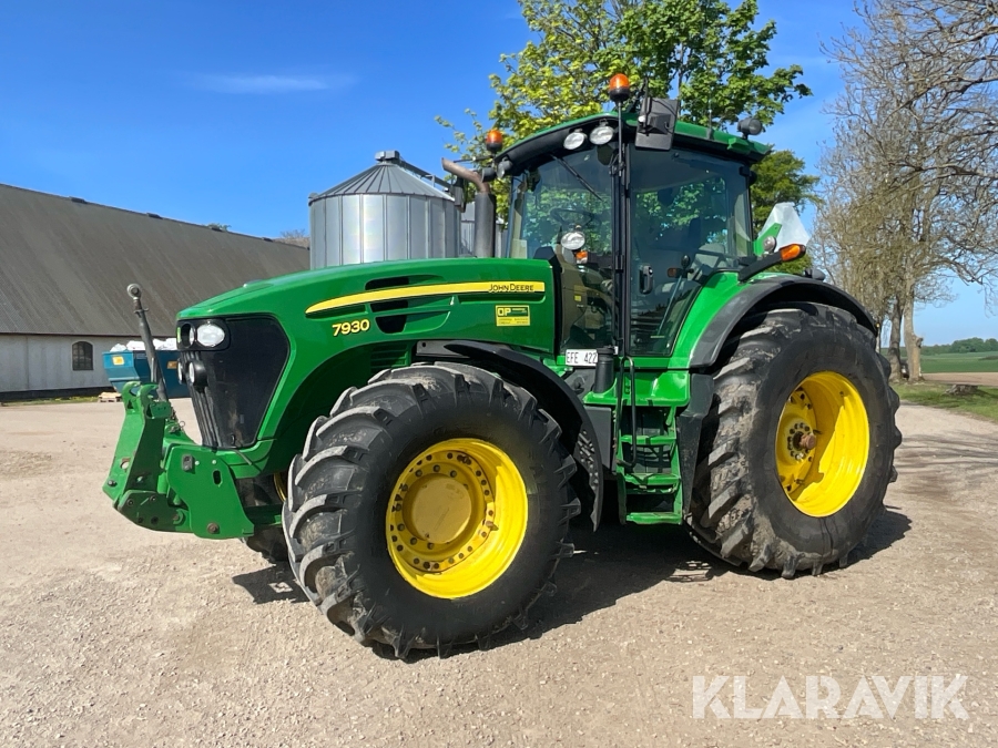 Traktor John Deere 7930 med frontlyft