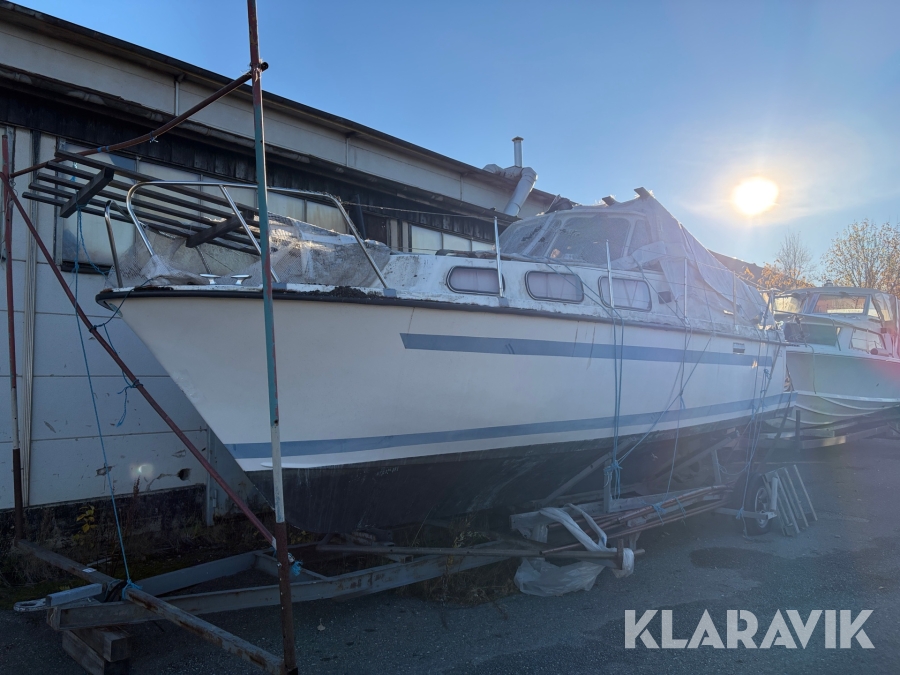 Motorbåt med trailer