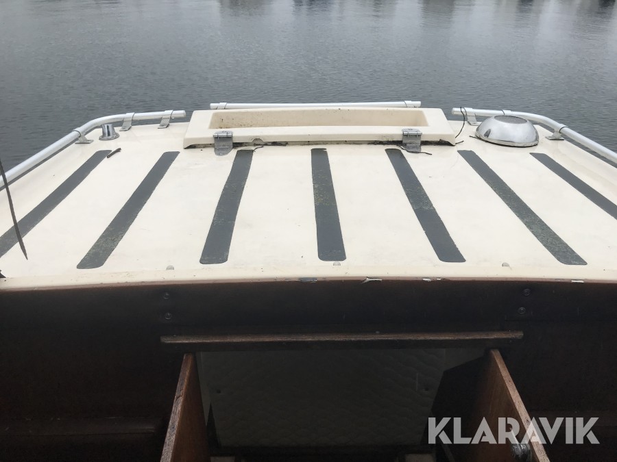 Klaravik Auktioner | Motorbåt Uttern 690