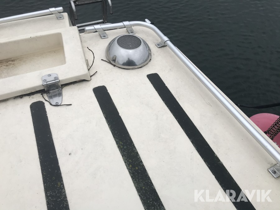 Klaravik Auktioner | Motorbåt Uttern 690