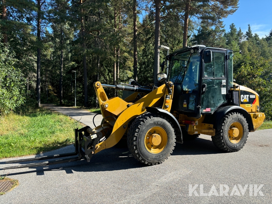Hjullastare CAT 906M med redskap