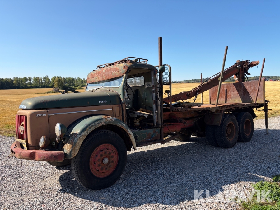 Veteranlastbil Volvo Titan L-49526 med kran