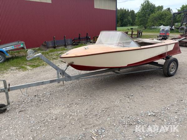 Sportbåt i trä Mariner 30hk med 30km/h kärra