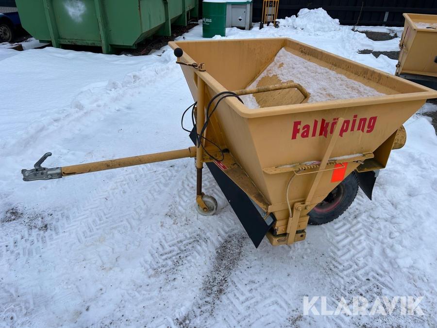 Sandspridare bogserande Falköping T-7 E