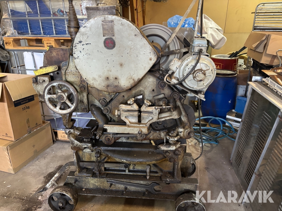 Klipp och stansmaskin Victoria KS XIII med tillbehör