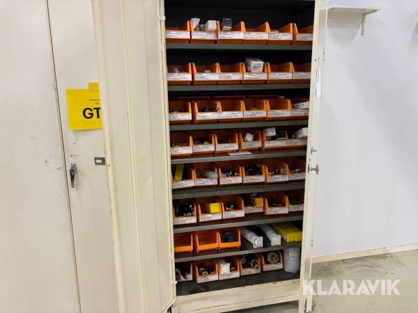 Verktygsskåp med skärverktyg