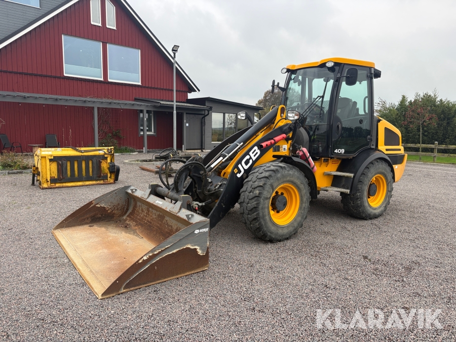 Hjullastare JCB 409 AG T4 med flera redskap