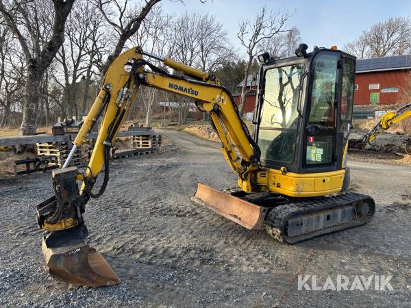 Grävmaskin Komatsu PC26MR-3 med tiltrotator & 3 skopor & Släp