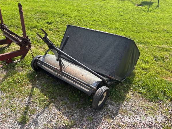 Bogserad uppsamlare Agri-Fab 42 IN
