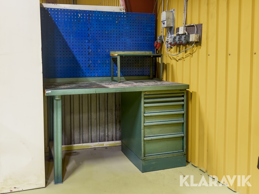 Arbetsbänk, solid furu, verktygstavla och hurts i stål med 6 lådor AB Werba